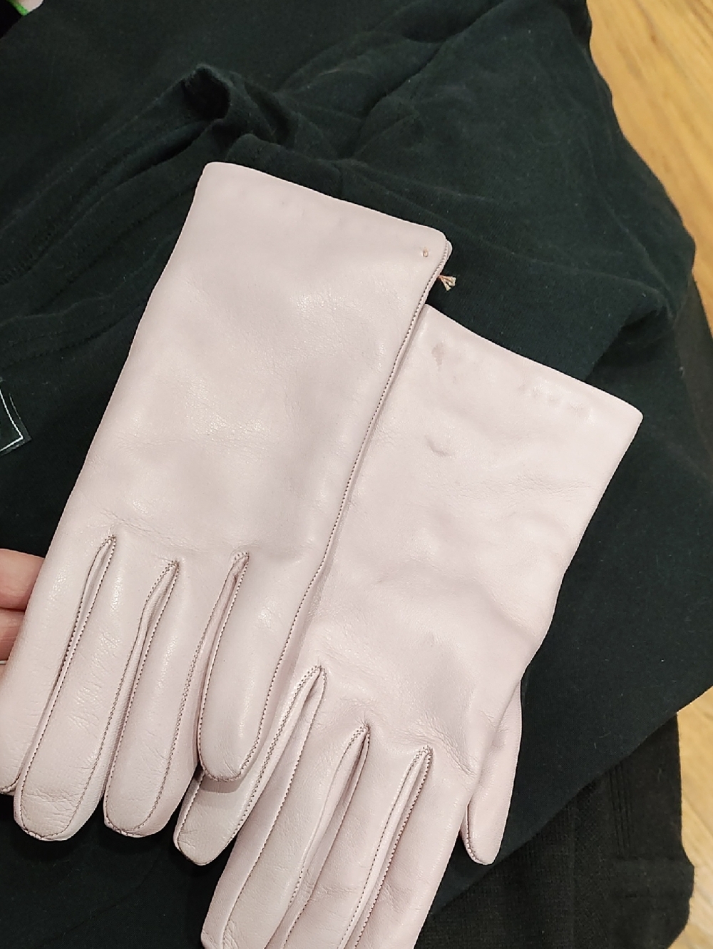 Women's Leather Gloves in Soft Pink